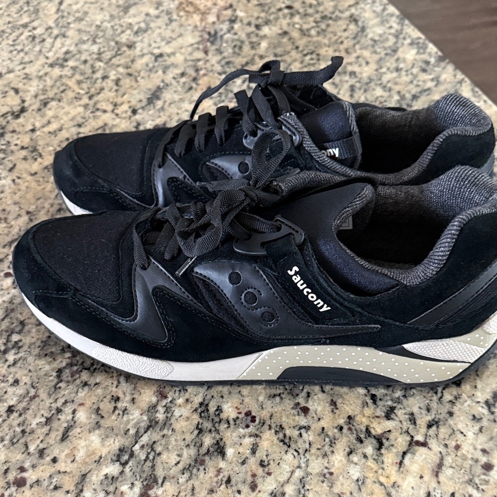 Saucony Men's Black and Gray Sneakers